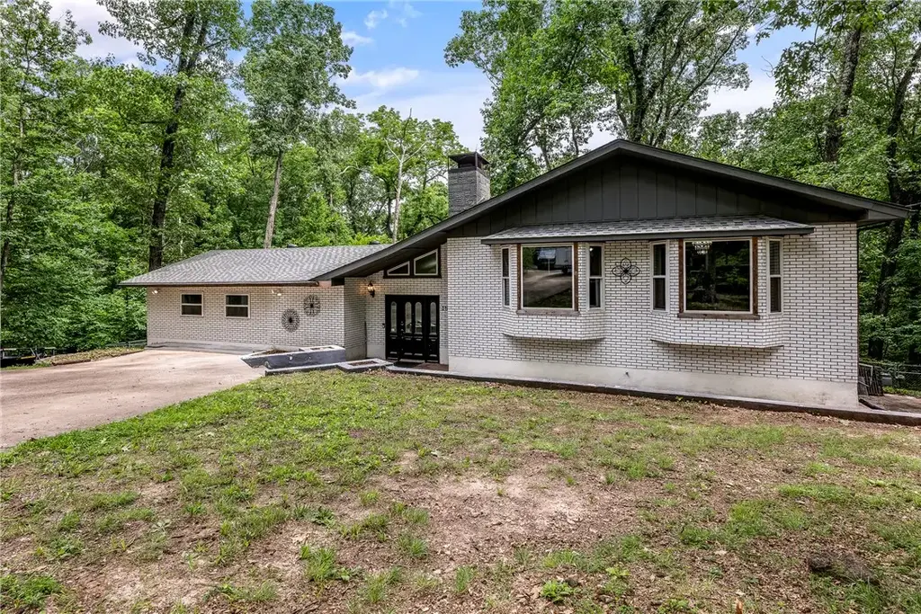 18 Cardinal Court, Rogers