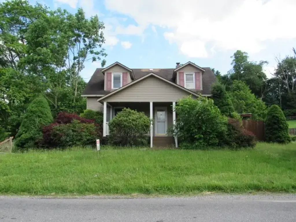 2060 Oakridge Drive, 