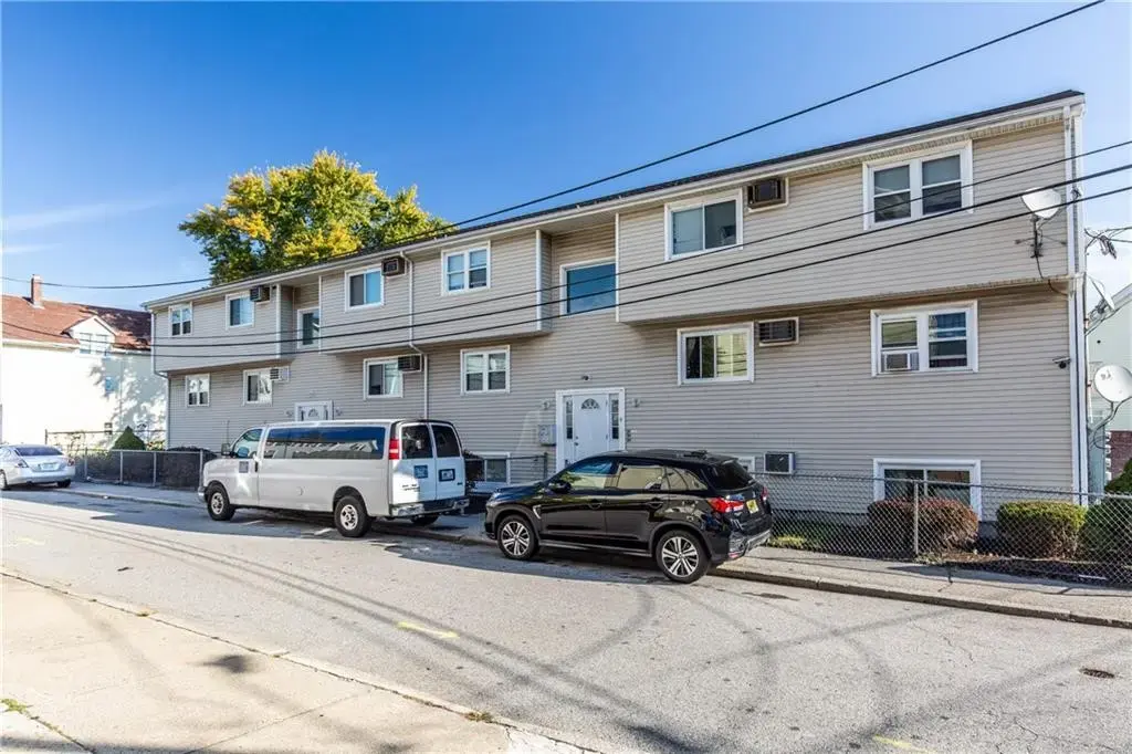 9 Melton St, Pawtucket