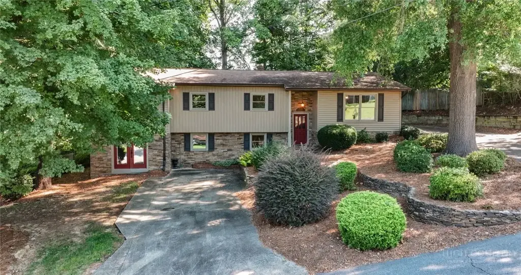 1524 Holly Circle, Wilkesboro