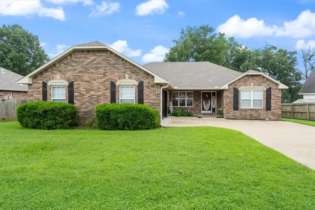 803 Katie Lane, Siloam Springs