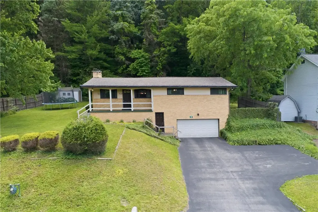 148 Dwellington Drive, Middlesex