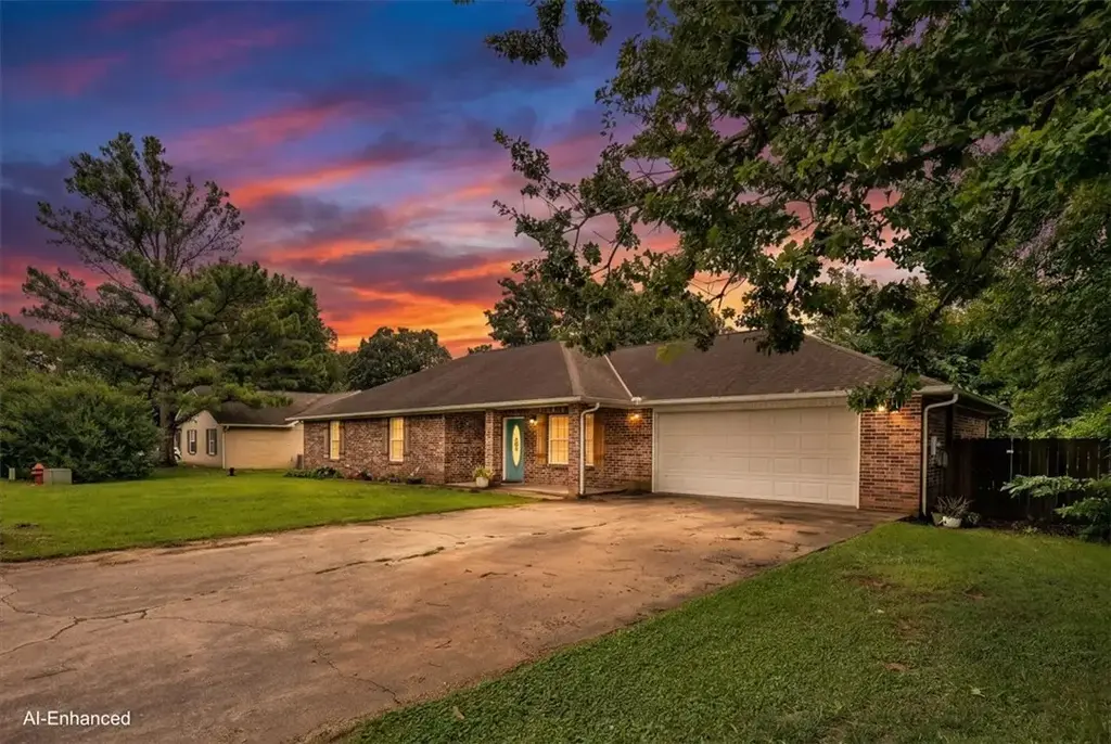 825 Mockingbird Lane, Gentry