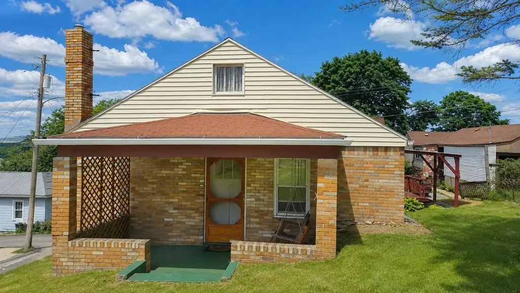 913 Hancock Avenue, Vandergrift