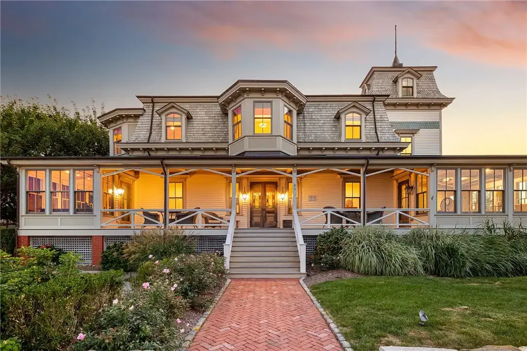41 Ocean Rd, Narragansett
