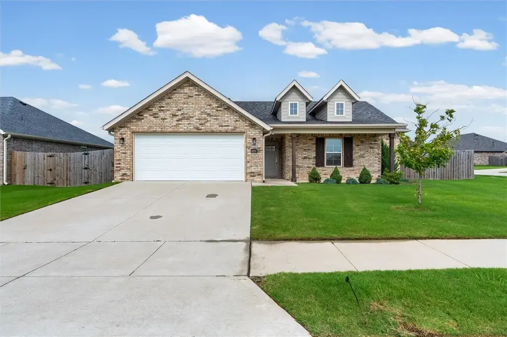 889 Fair Oaks Street, Tontitown