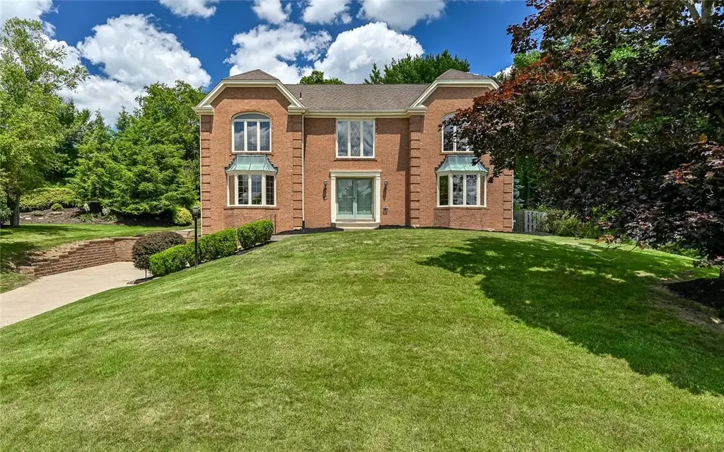 2528 Riva Ridge, Franklin Park