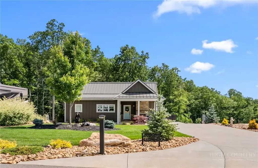 25 Paynes Court, Roaring Gap