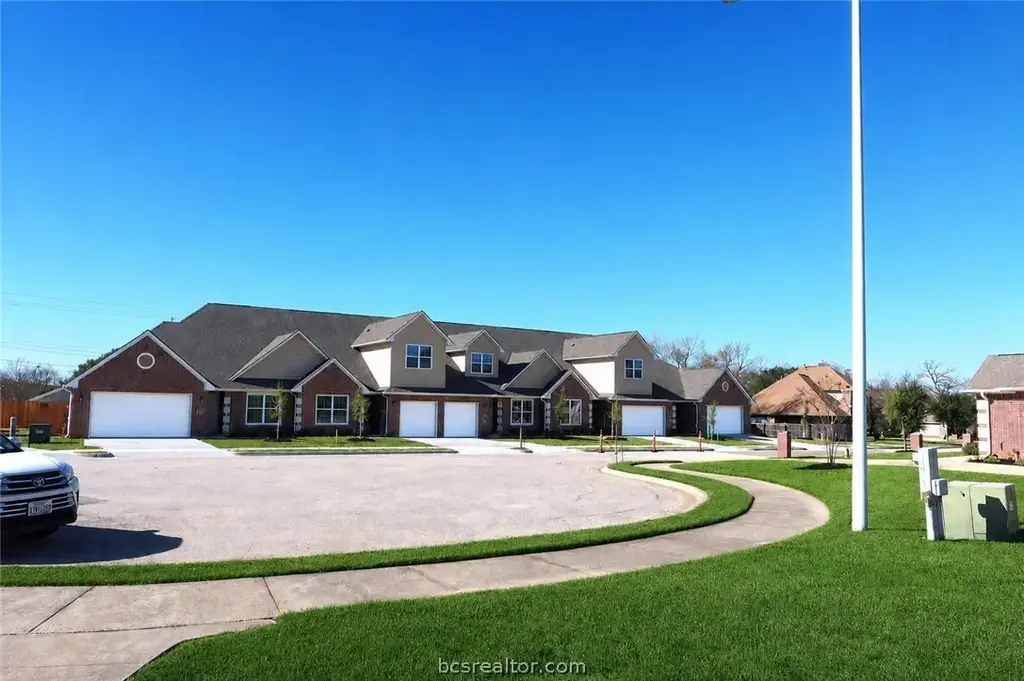 2000 Reagan Court, Bryan