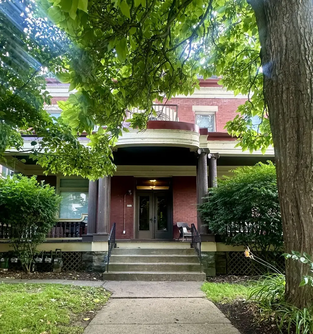 5712 Stanton Avenue, Highland Park