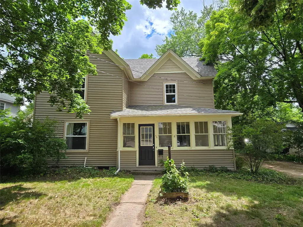 914 6th Avenue E, Menomonie