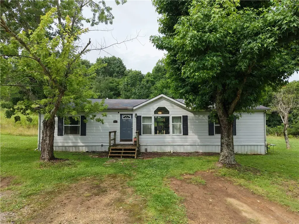 1833 S Hanshew Road, Fayetteville