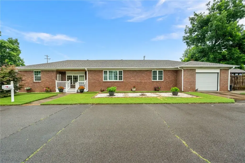 624 Locke Street, Alma