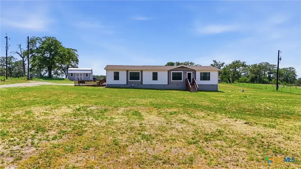 400 Lyon Road, Seguin
