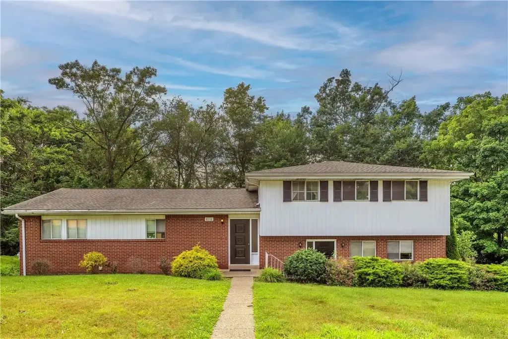 616 Woodburn Lane, Hempfield
