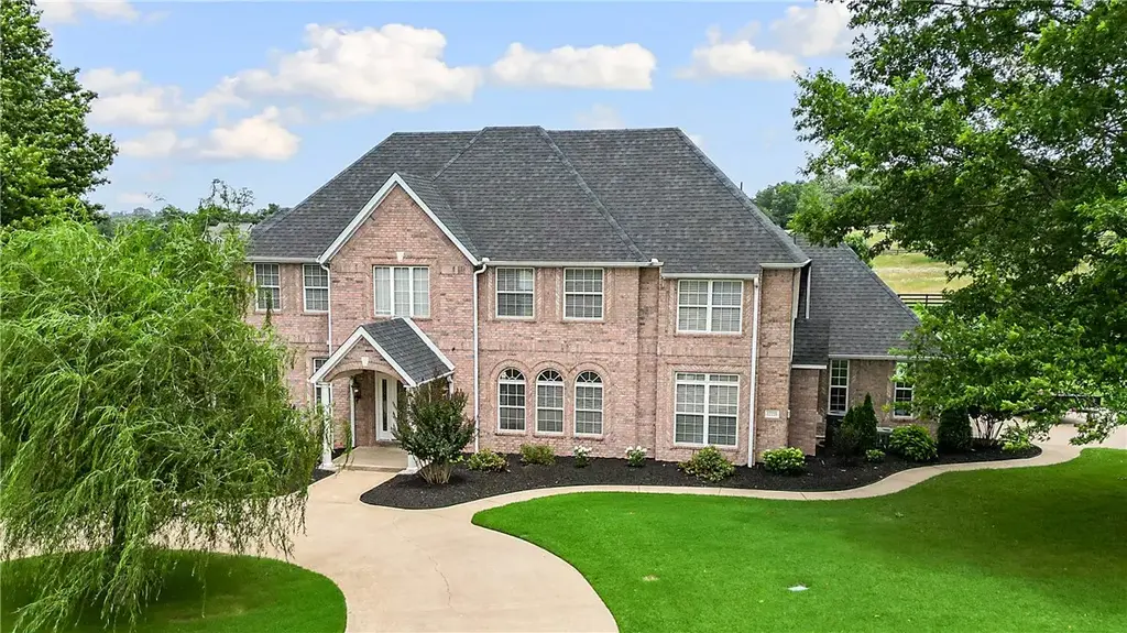 12226 Churchill Downs, Elm Springs