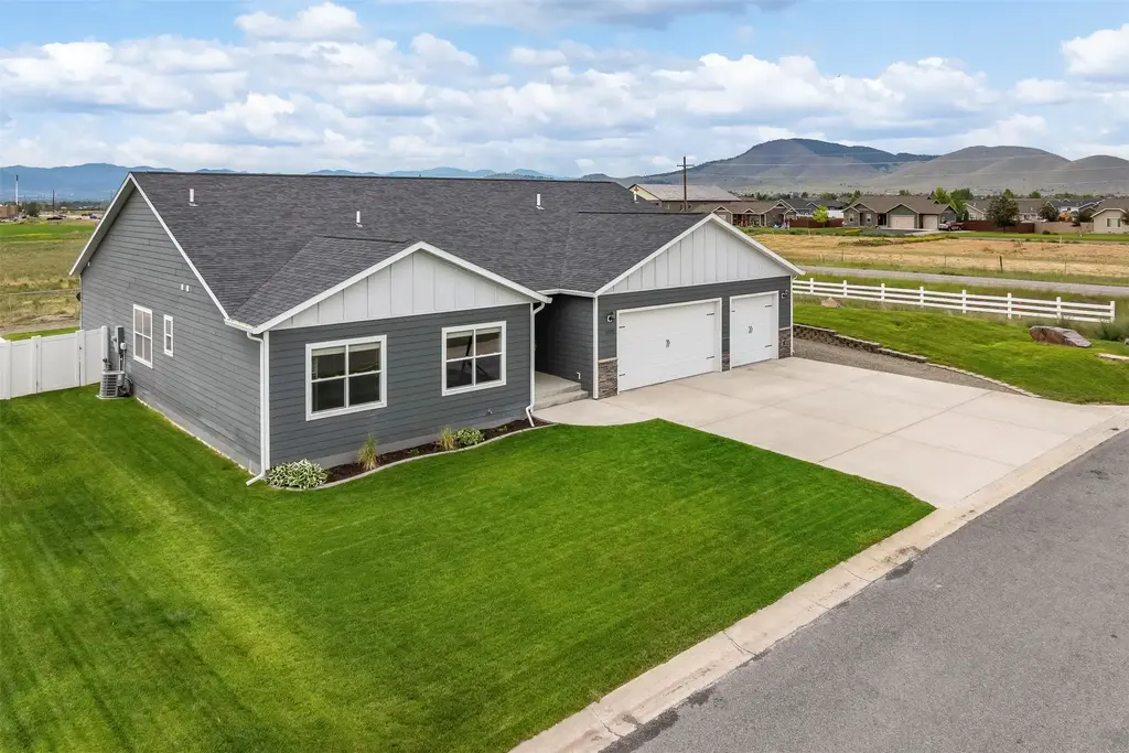 1203 Lucchese Road, Helena
