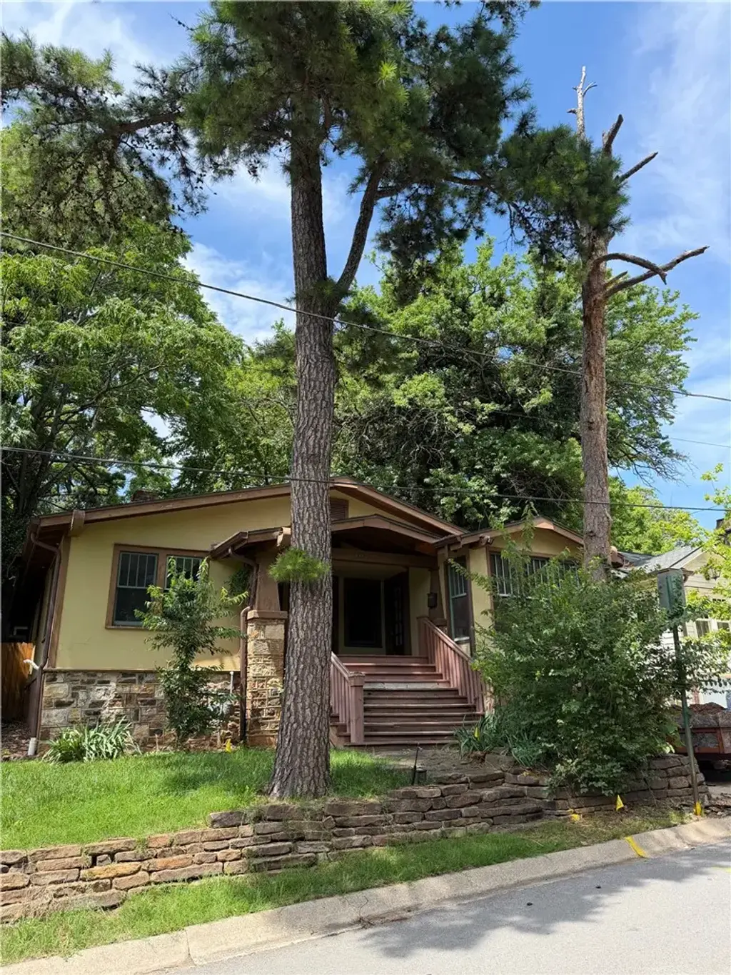 104 W Boles Street, Fayetteville
