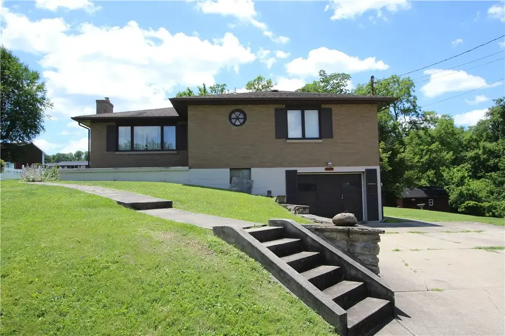 142 3rd Avenue, New Eagle