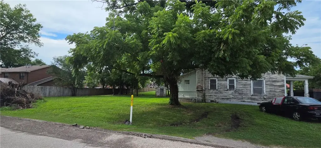 902 N Mount Olive Street, Siloam Springs