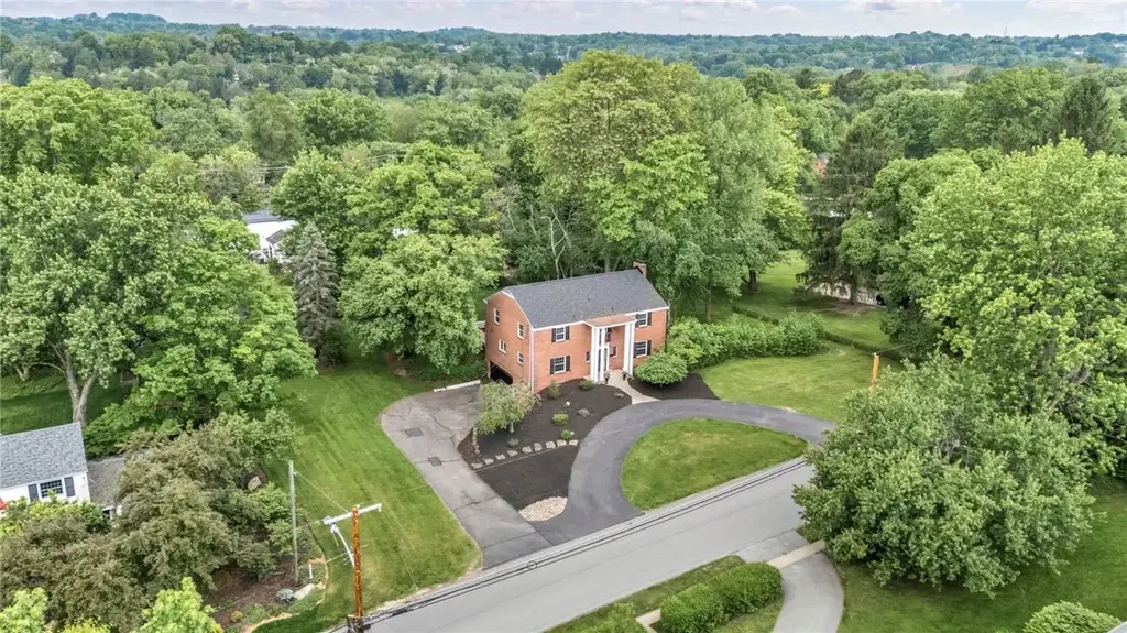 3225 Comanche Road, Bethel Park