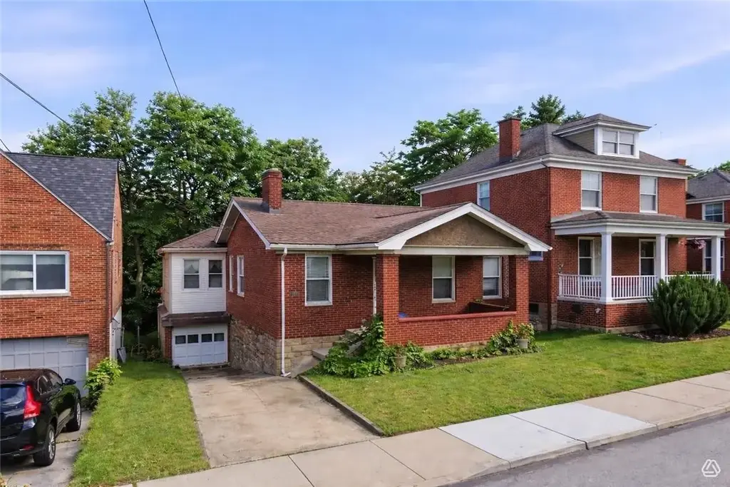 2406 Pioneer Avenue, Brookline
