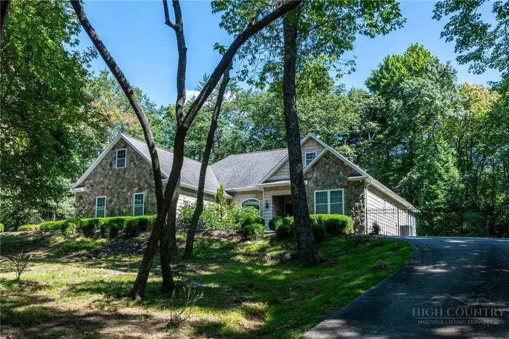 116 Fawn Lane, Roaring Gap
