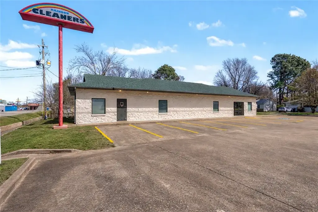 800 Highland Avenue, Springdale