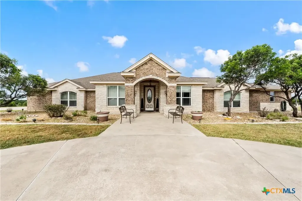 522 County Road 3371, Kempner