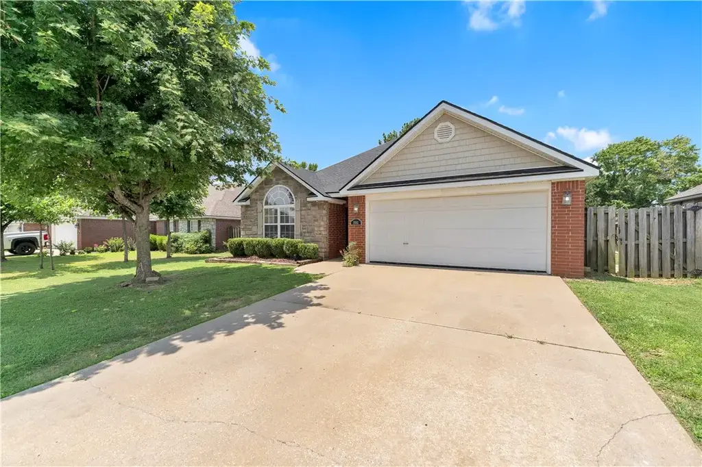 3002 Arkansas Street, Rogers
