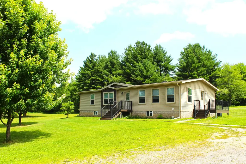 N7324 S Sechlerville Road, Hixton