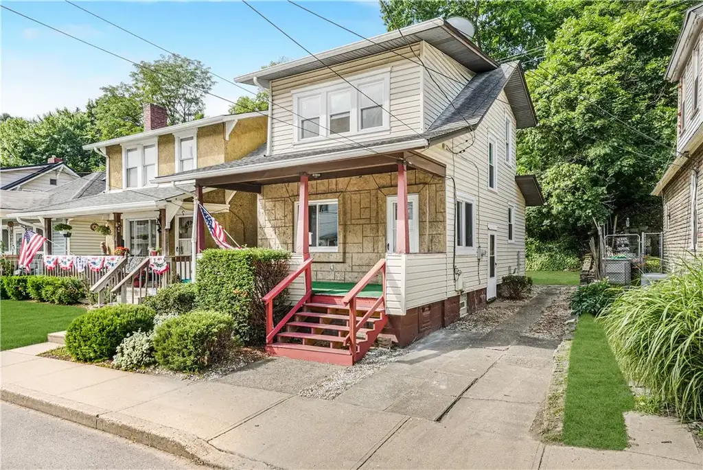 293 Lexington Court , Carnegie