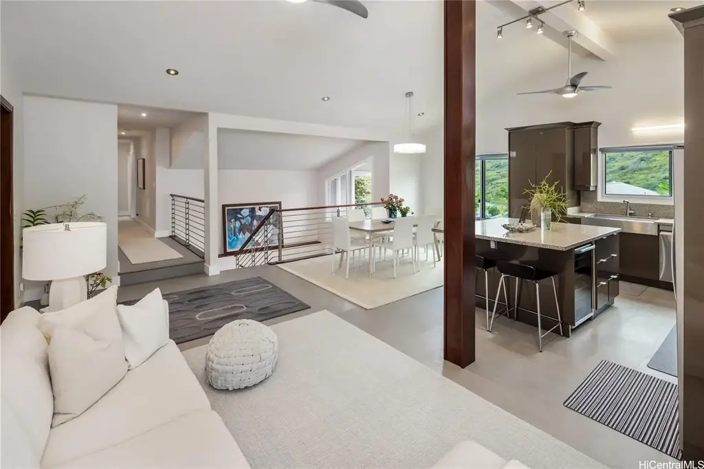 1398 Miloiki Street, Honolulu