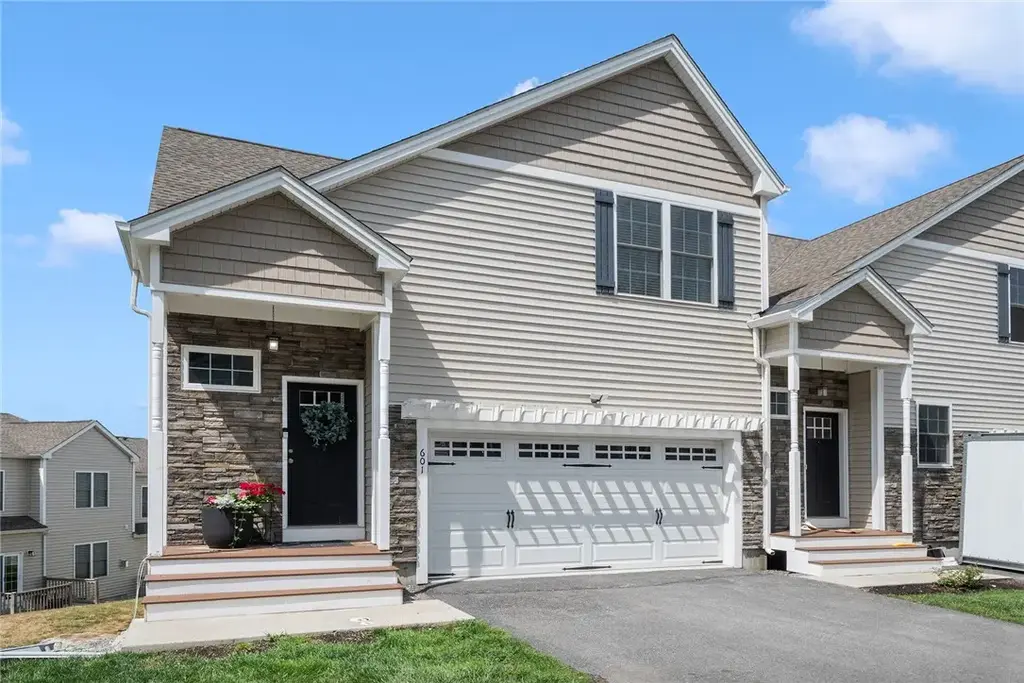 601 Hunting Hill Dr, Cumberland