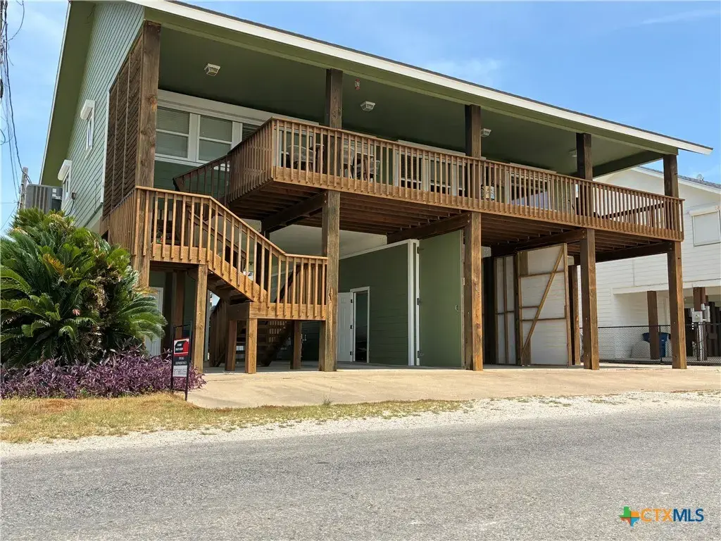 103 W Commerce Street, Port O'Connor