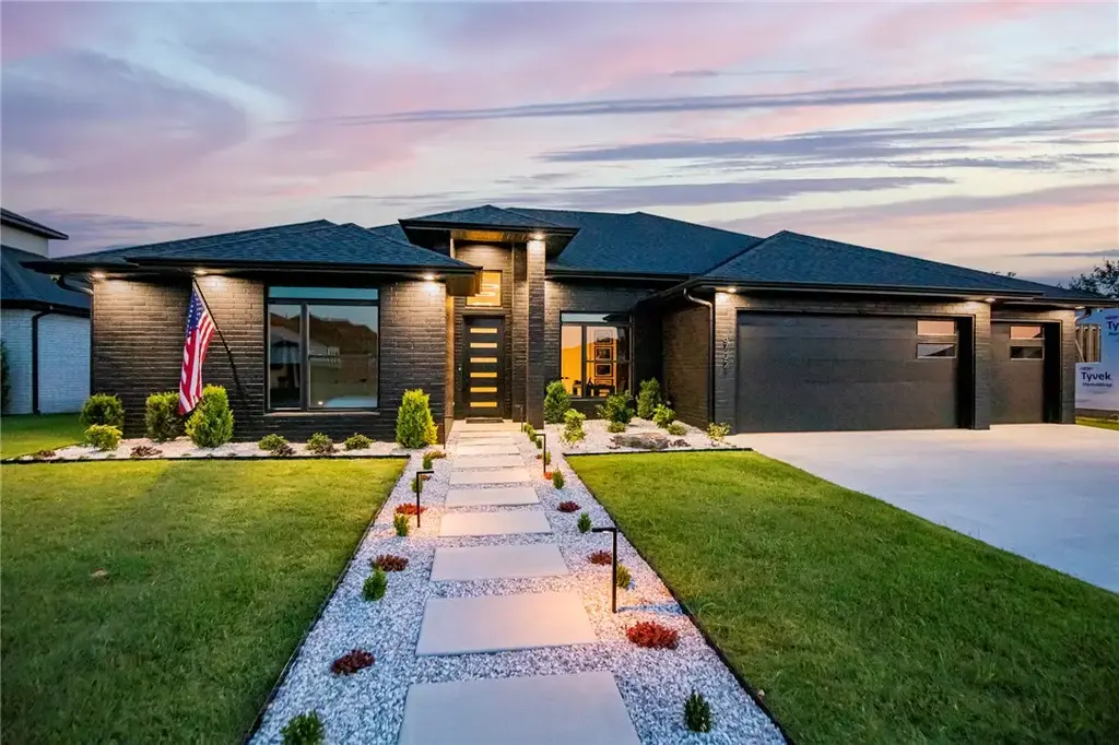 8702 W Thistle Lane, Bentonville