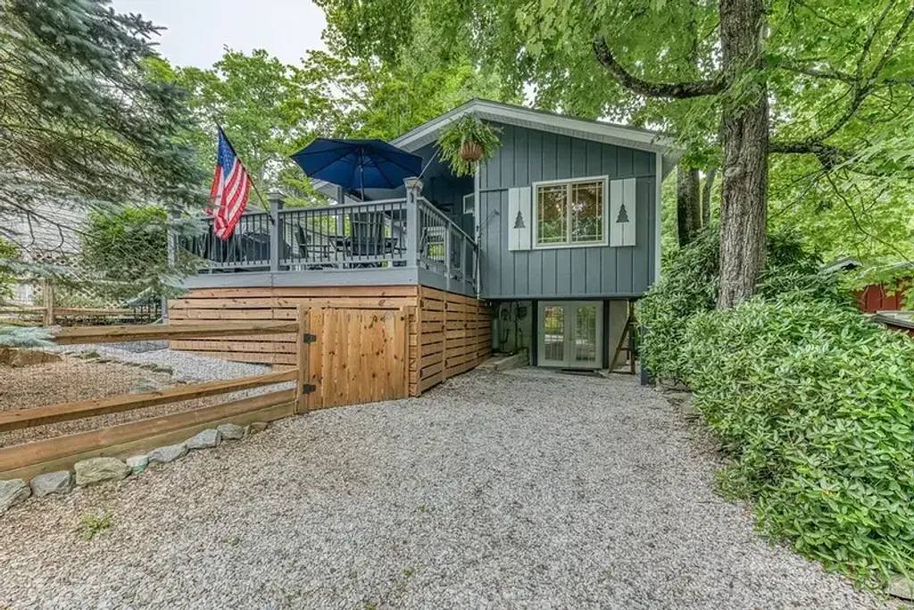76 Whispering Pine Loop, Newland