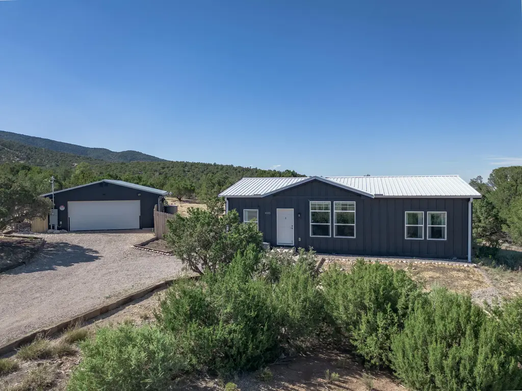 4585 La Madera Road, Sandia Park