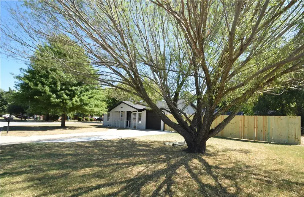 2511 N 4th Street, Rogers