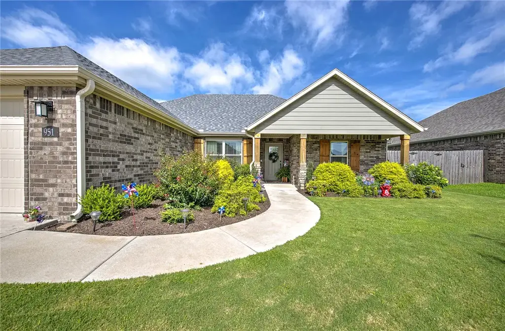 951 Trailwood Street, Tontitown