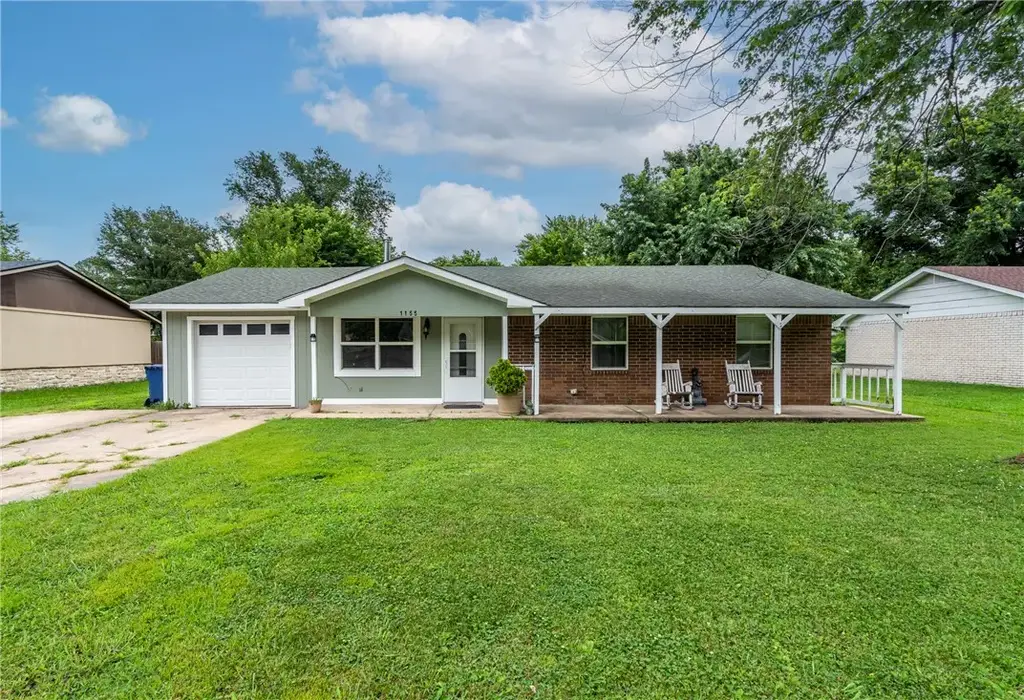 1155 Jo Lynn Street, Siloam Springs