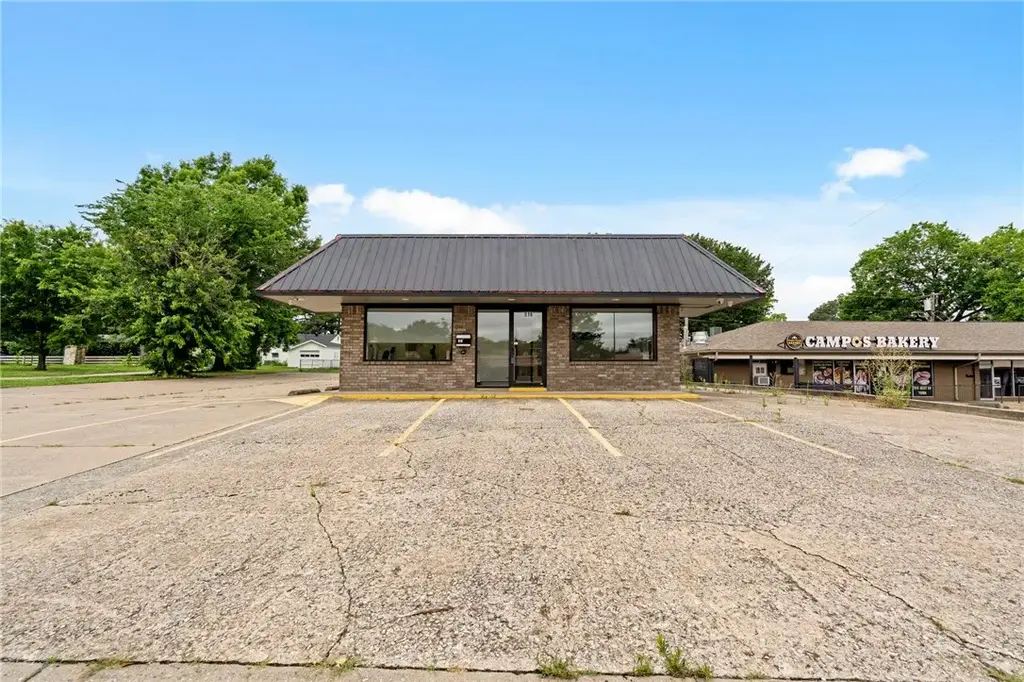 816 S Mount Olive Street, Siloam Springs