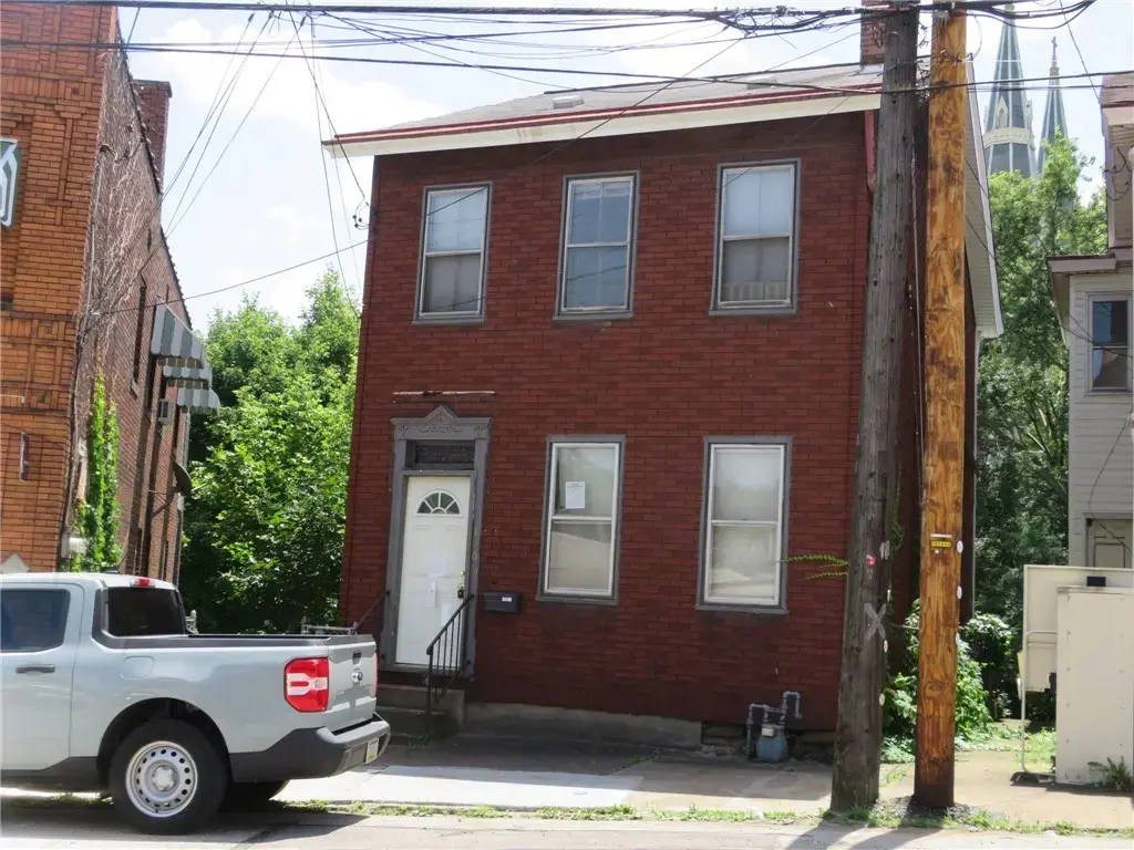 1009 Chartiers Avenue , McKees Rocks
