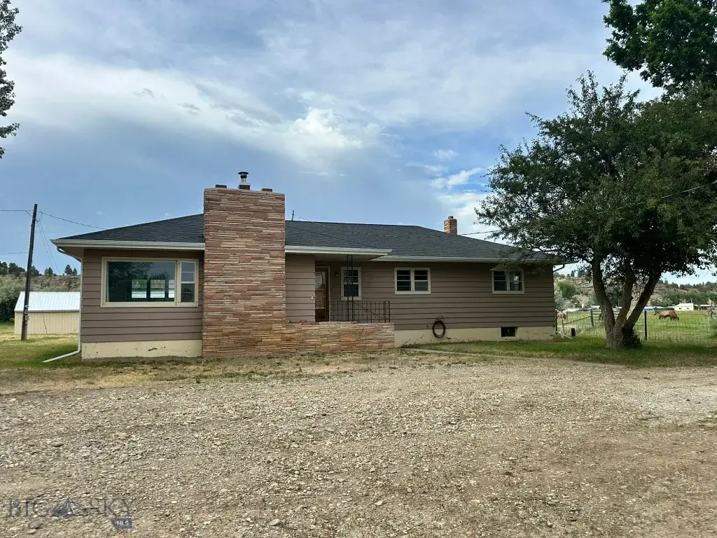 417 River Avenue E, Ryegate