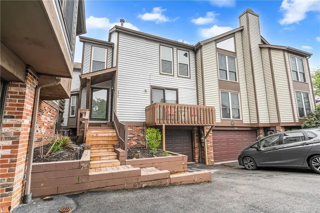 320 Spring Run Drive, Monroeville