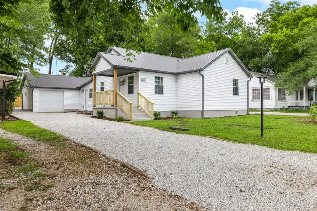 211 Lincoln Avenue, Harrison