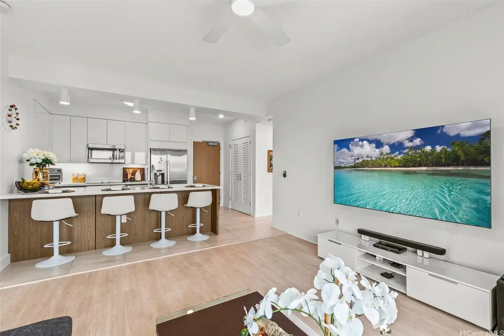 (unit #3402) 629 Keeaumoku Street, Honolulu