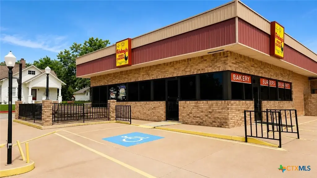 122 E 5th Street, Shiner