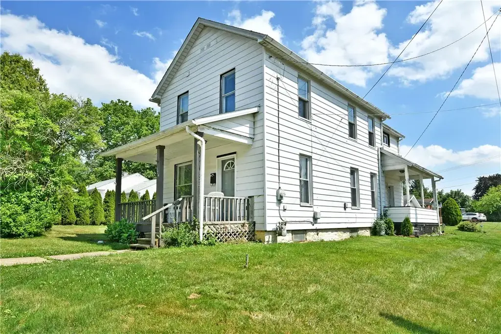 574 Thornton Street , Sharon