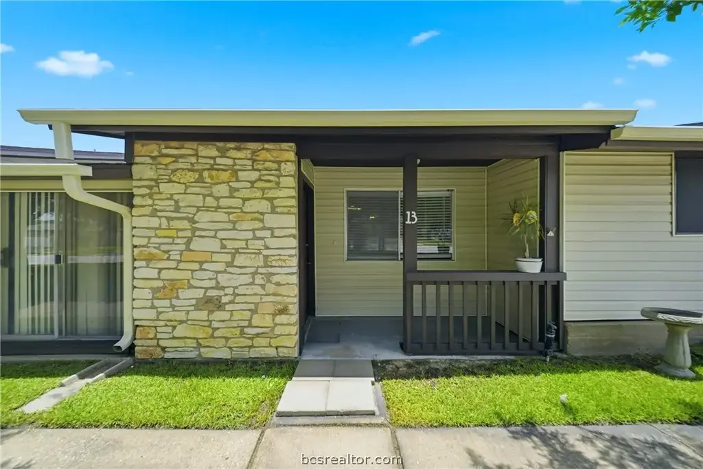 2100 Windsor Drive 13, Bryan